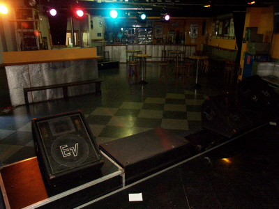 Blick von der Bhne (links) in den Saal